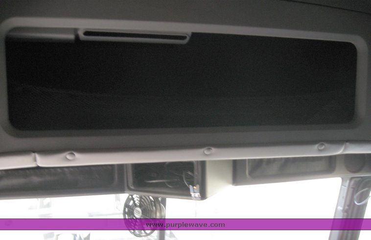 image for item 8060 1999 Freightliner FLD120 semi truck