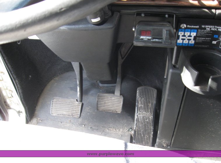 image for item 8060 1999 Freightliner FLD120 semi truck