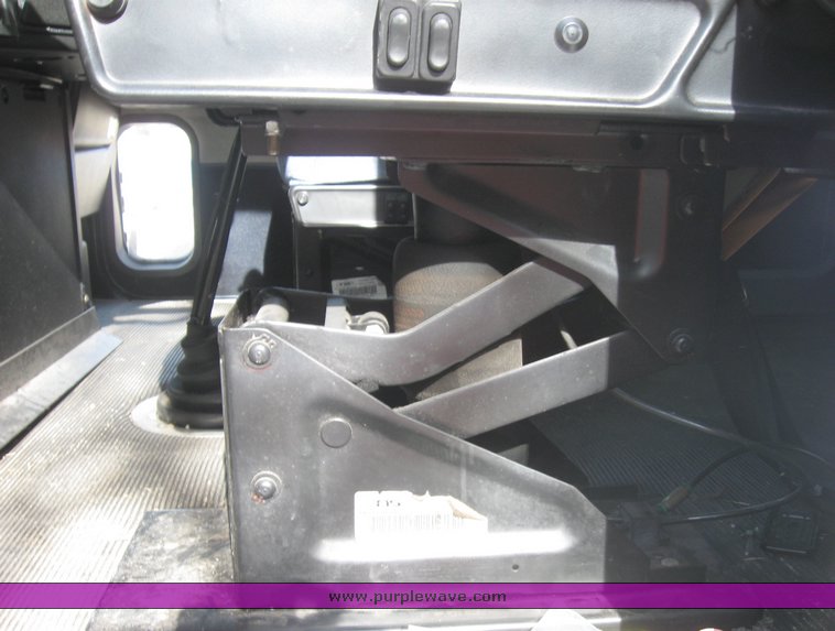 image for item 8060 1999 Freightliner FLD120 semi truck