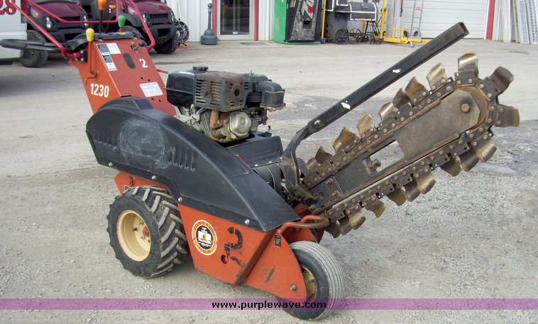 image for item 8067 2000 Ditch Witch 1230 trencher