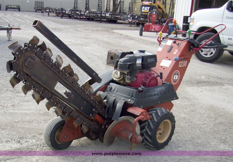 image for item 8067 2000 Ditch Witch 1230 trencher