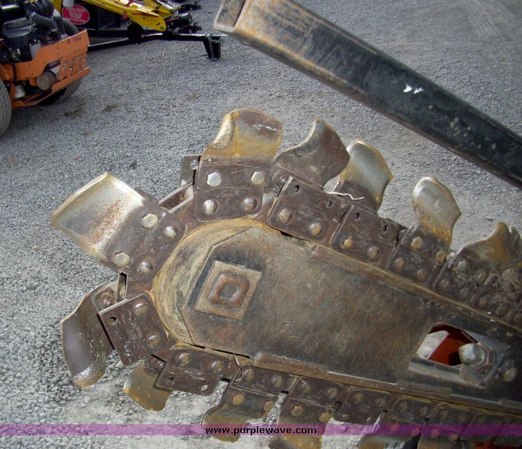 image for item 8067 2000 Ditch Witch 1230 trencher