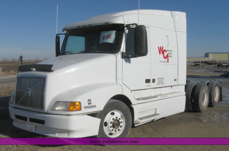 image for item 8073 2000 Volvo Conventional Cab tandem axle semi truck with sleeper