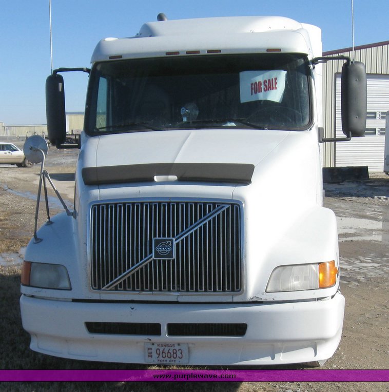 image for item 8073 2000 Volvo Conventional Cab tandem axle semi truck with sleeper