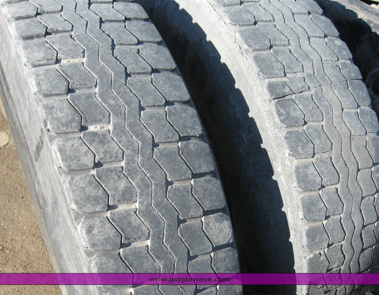 image for item 8073 2000 Volvo Conventional Cab tandem axle semi truck with sleeper