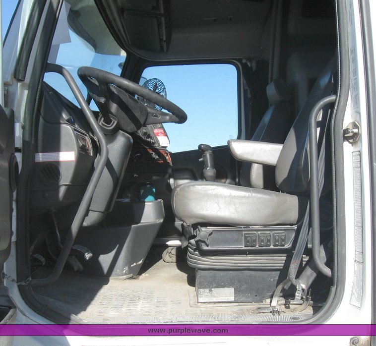 image for item 8073 2000 Volvo Conventional Cab tandem axle semi truck with sleeper