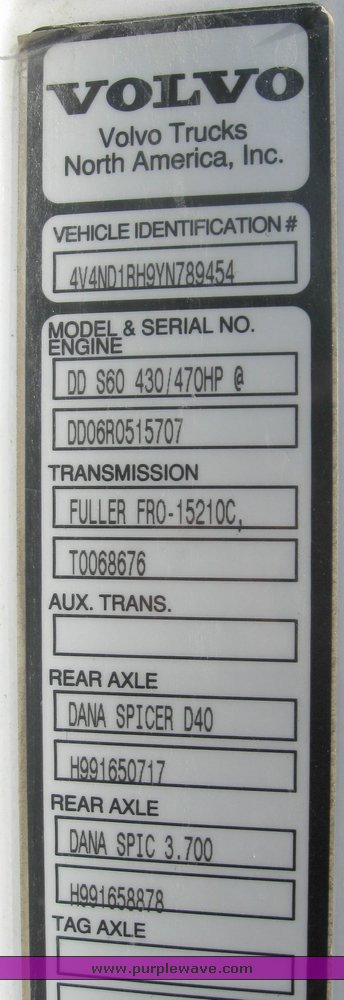 image for item 8073 2000 Volvo Conventional Cab tandem axle semi truck with sleeper