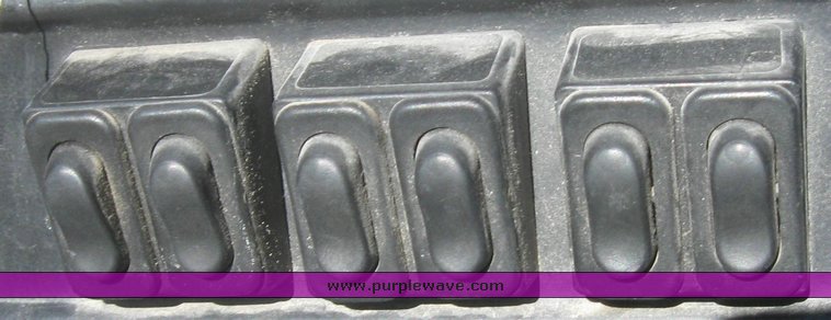 image for item 8073 2000 Volvo Conventional Cab tandem axle semi truck with sleeper