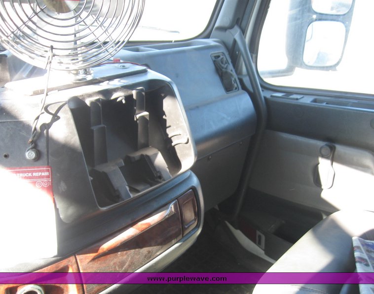 image for item 8073 2000 Volvo Conventional Cab tandem axle semi truck with sleeper