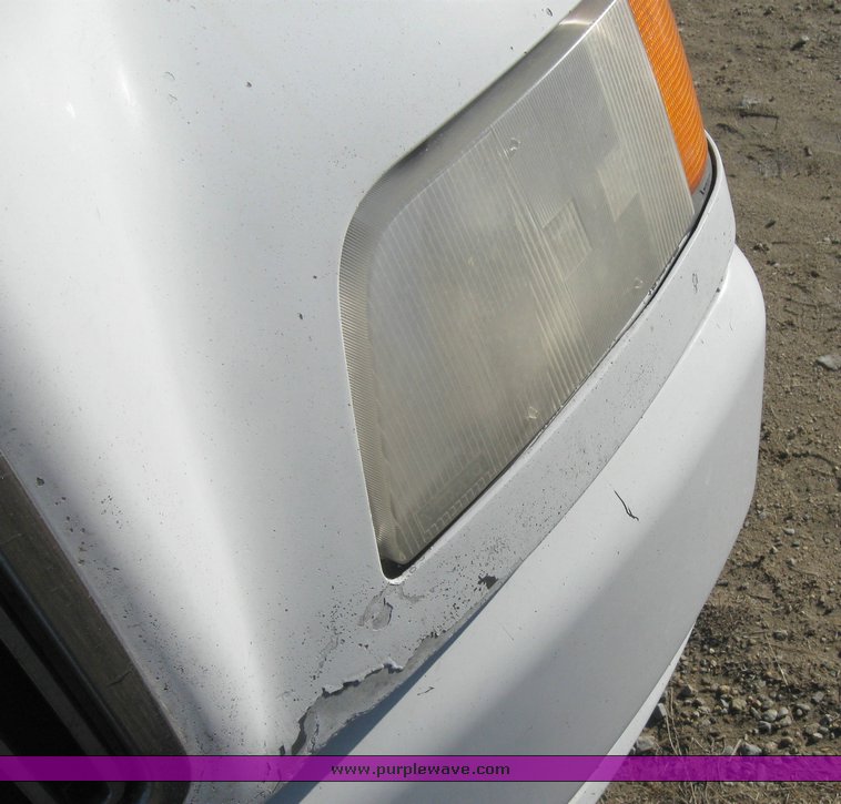 image for item 8073 2000 Volvo Conventional Cab tandem axle semi truck with sleeper