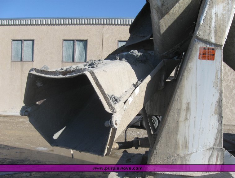 image for item 8074 1978 Ford cement truck