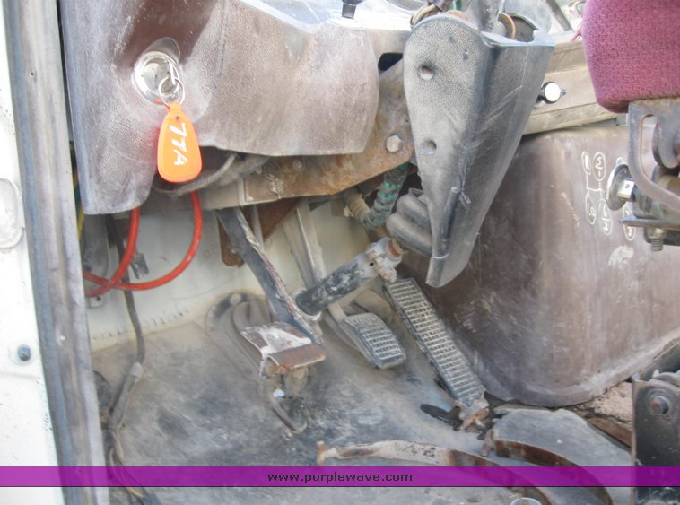 image for item 8074 1978 Ford cement truck