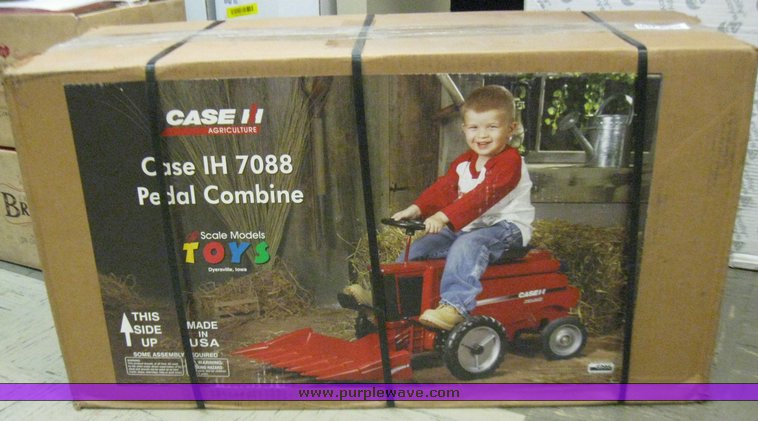 image for item 3037 Case IH 7088 pedal combine