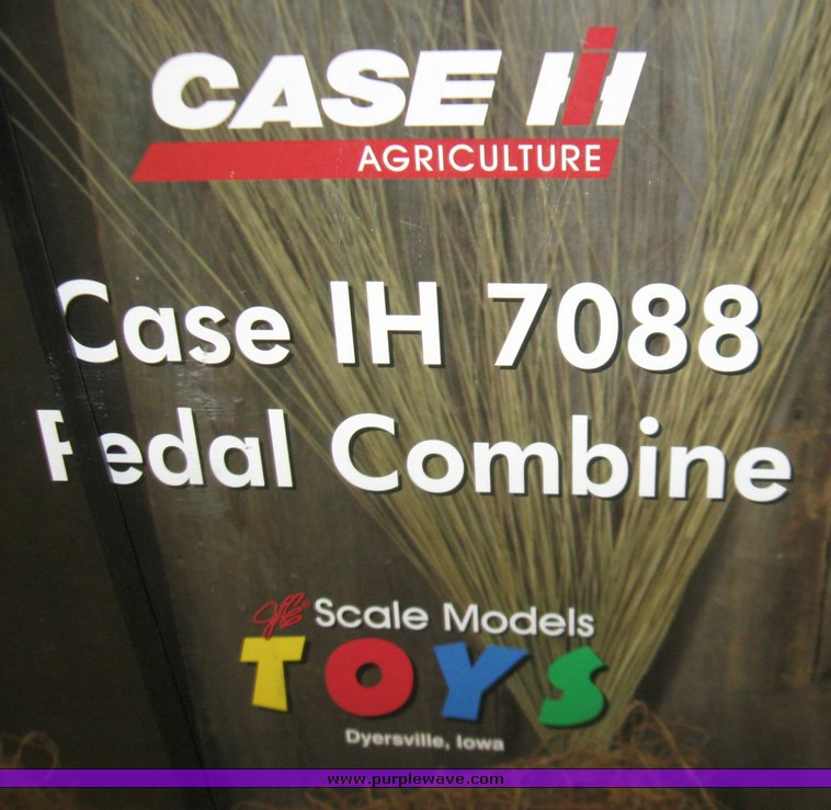 image for item 3037 Case IH 7088 pedal combine