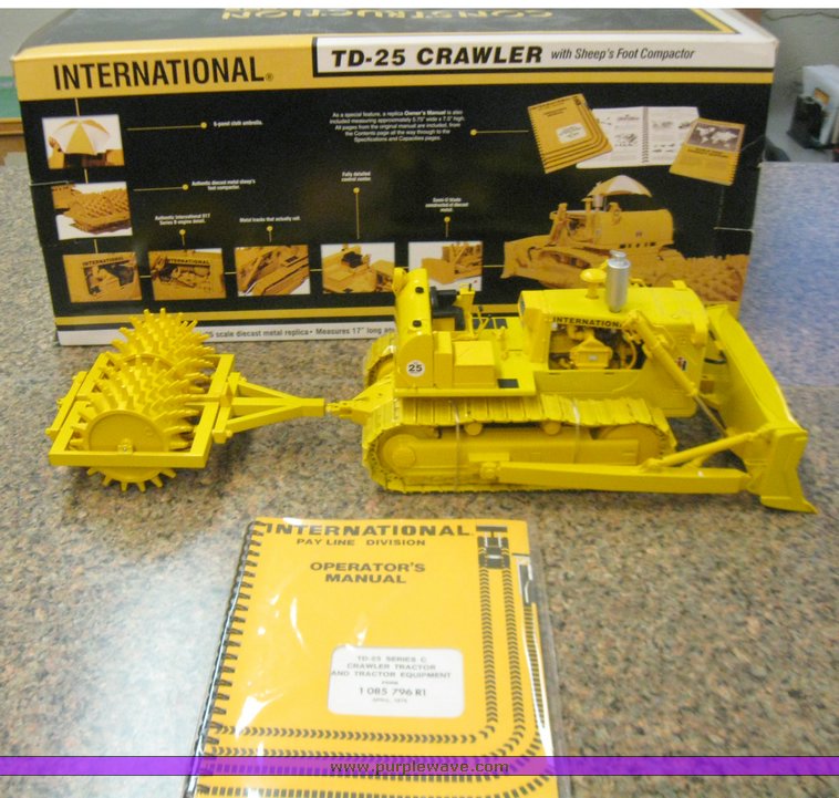 image for item 3055 International TD-25 crawler with sheeps foot compactor