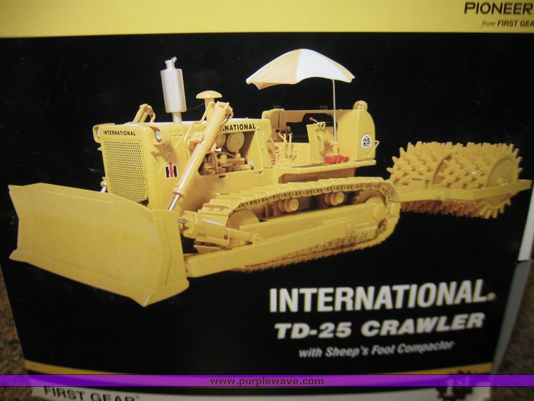 image for item 3055 International TD-25 crawler with sheeps foot compactor