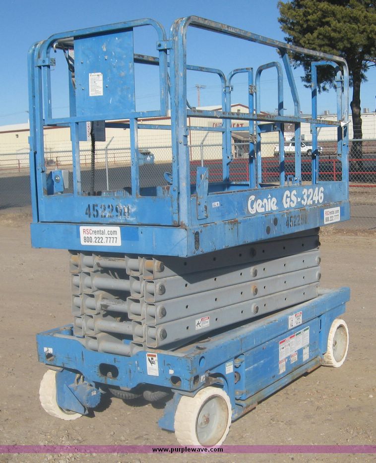 image for item 3871 2003 Genie GS-3246 scissor lift