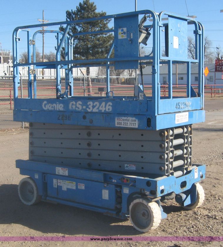 image for item 3871 2003 Genie GS-3246 scissor lift