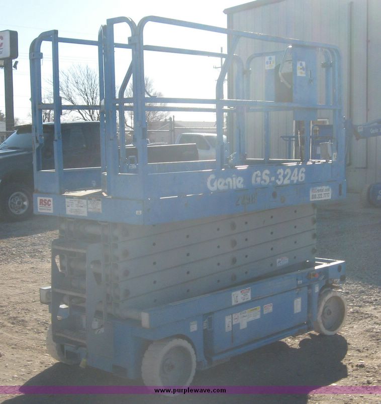 image for item 3871 2003 Genie GS-3246 scissor lift