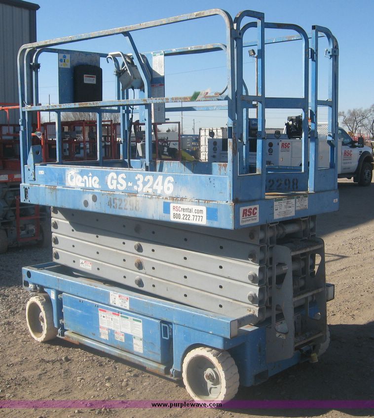 image for item 3871 2003 Genie GS-3246 scissor lift