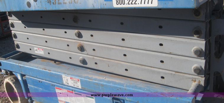 image for item 3871 2003 Genie GS-3246 scissor lift