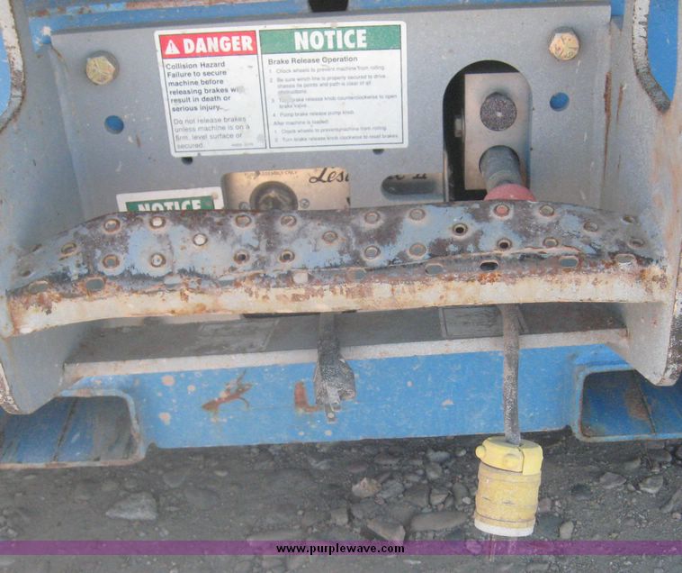 image for item 3871 2003 Genie GS-3246 scissor lift