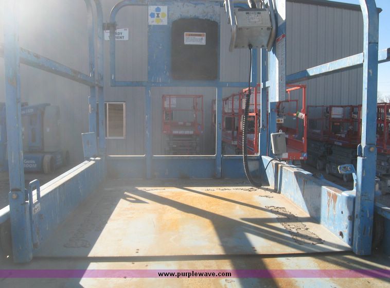 image for item 3871 2003 Genie GS-3246 scissor lift