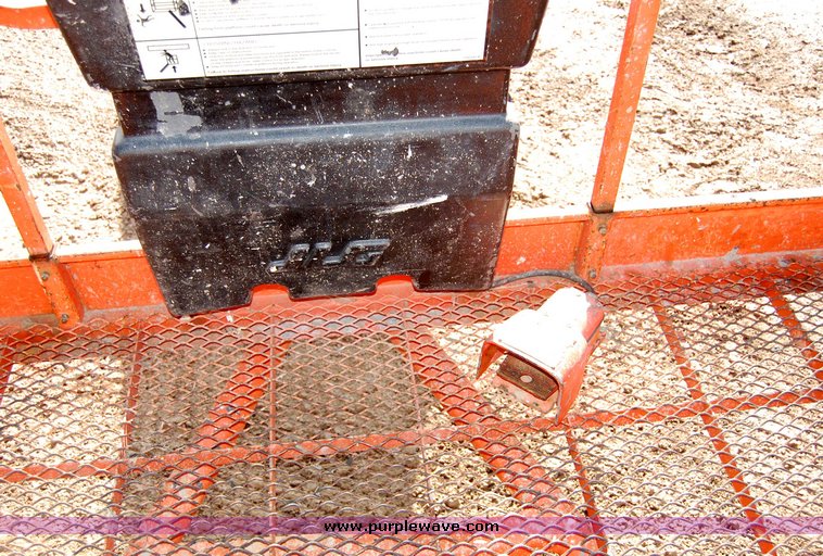 image for item 6037 2000 JLG 600S telescopic boom lift