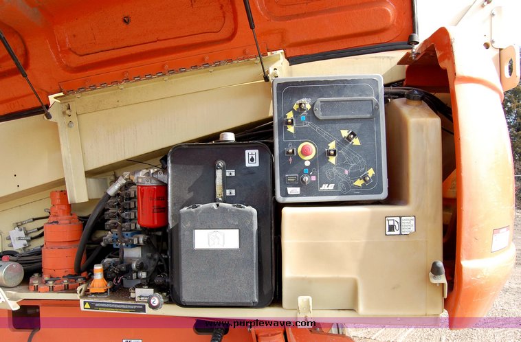 image for item 6037 2000 JLG 600S telescopic boom lift