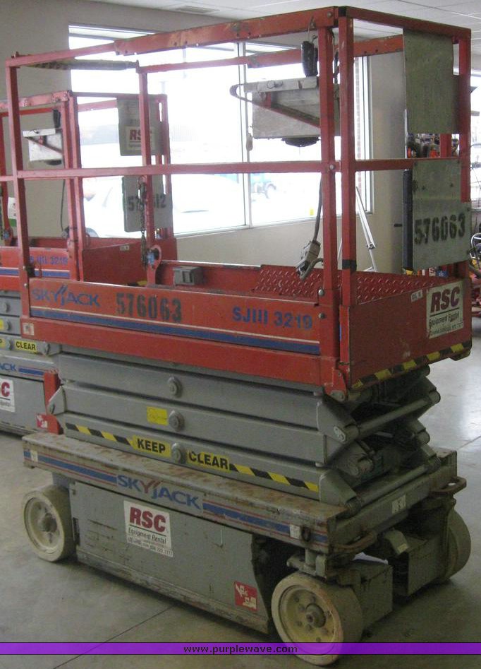 image for item 6843 2005 Skyjack SJIII 3219 scissor lift