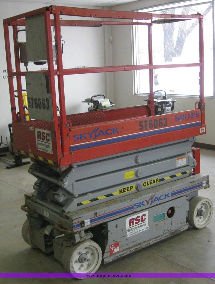 image for item 6843 2005 Skyjack SJIII 3219 scissor lift