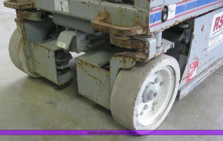 image for item 6843 2005 Skyjack SJIII 3219 scissor lift