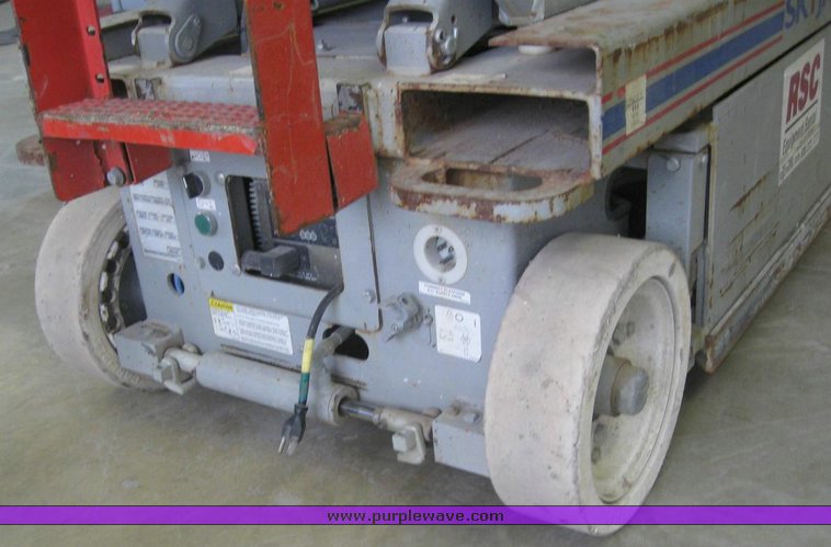 image for item 6843 2005 Skyjack SJIII 3219 scissor lift
