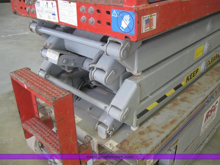 image for item 6843 2005 Skyjack SJIII 3219 scissor lift