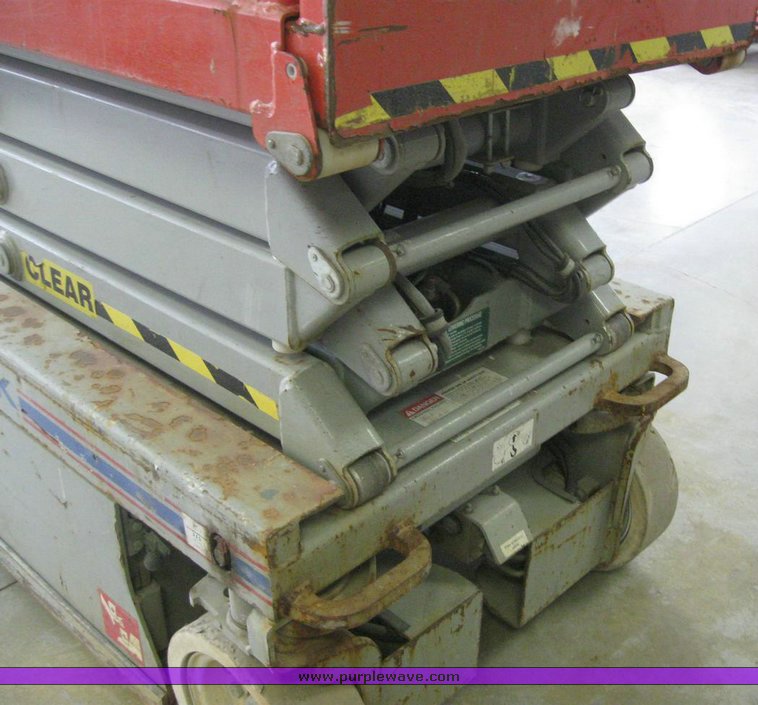 image for item 6843 2005 Skyjack SJIII 3219 scissor lift