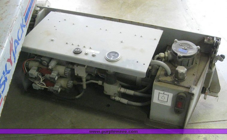 image for item 6843 2005 Skyjack SJIII 3219 scissor lift