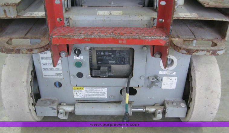 image for item 6843 2005 Skyjack SJIII 3219 scissor lift