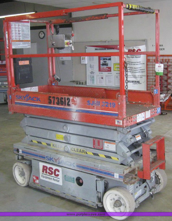 image for item 6844 Skyjack SJIII 3219 scissor lift