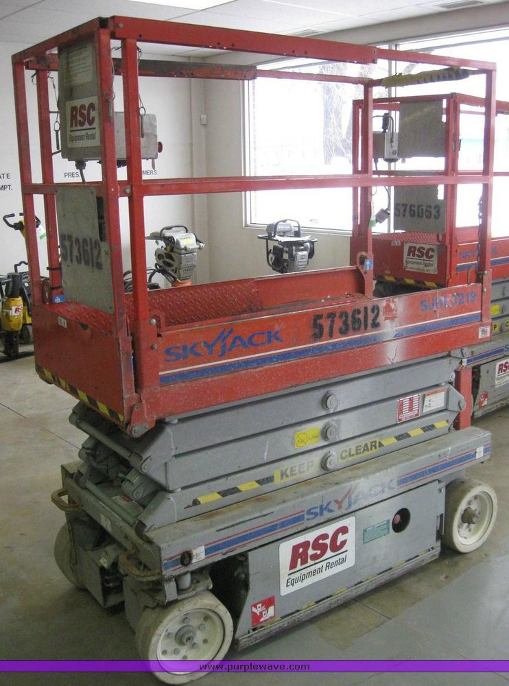 image for item 6844 Skyjack SJIII 3219 scissor lift
