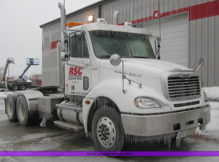 image for item 6846 2006 Freightliner Columbia semi truck