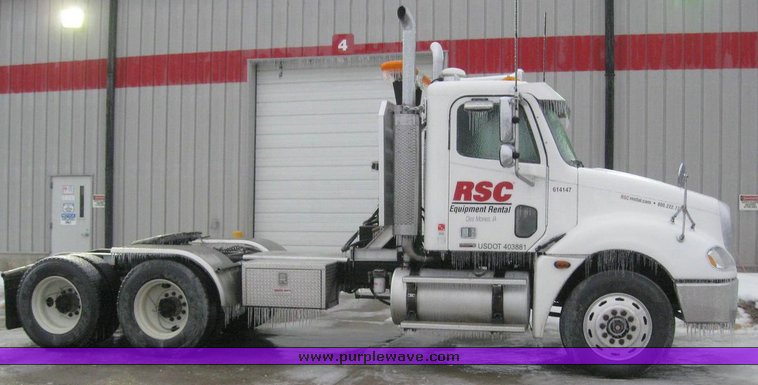 image for item 6846 2006 Freightliner Columbia semi truck