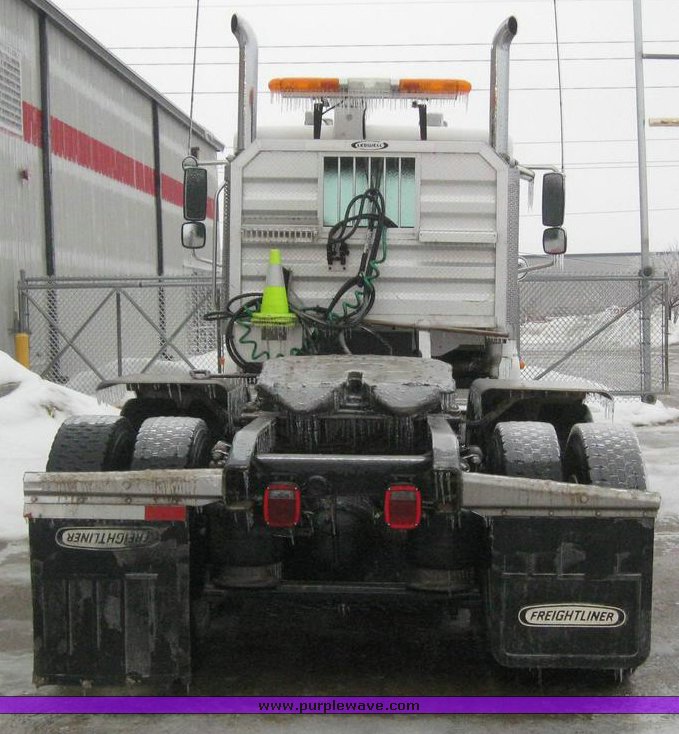 image for item 6846 2006 Freightliner Columbia semi truck