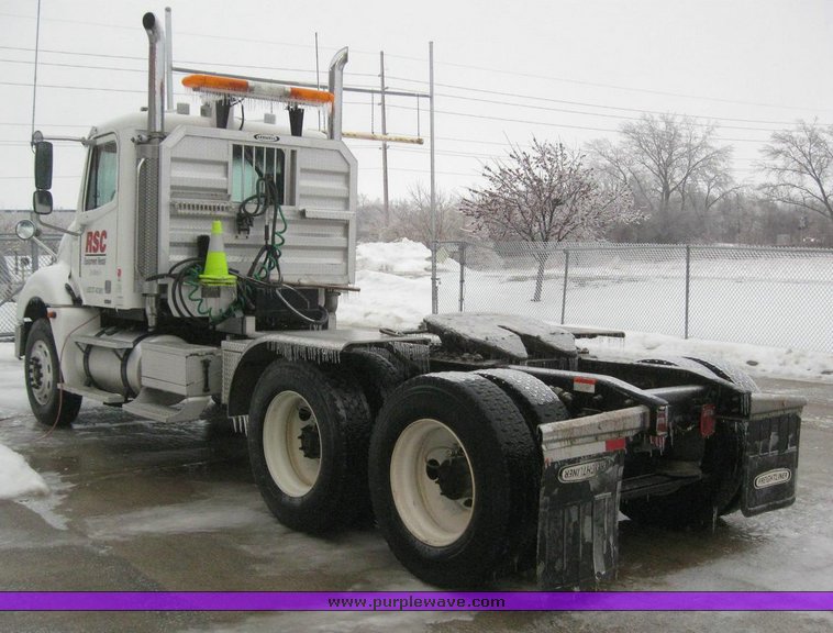 image for item 6846 2006 Freightliner Columbia semi truck