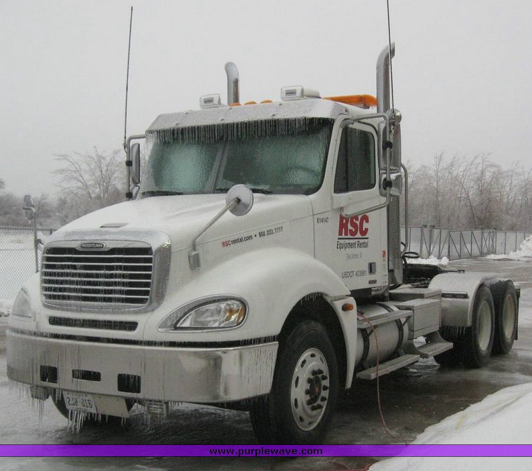 image for item 6846 2006 Freightliner Columbia semi truck