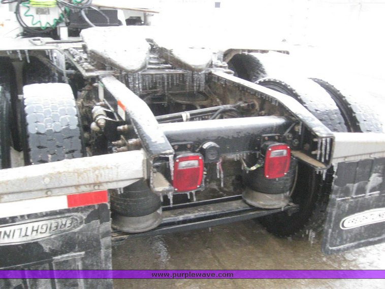 image for item 6846 2006 Freightliner Columbia semi truck