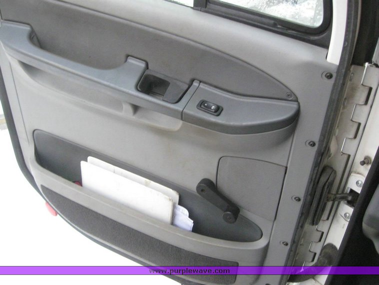 image for item 6846 2006 Freightliner Columbia semi truck