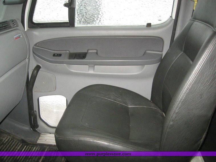 image for item 6846 2006 Freightliner Columbia semi truck