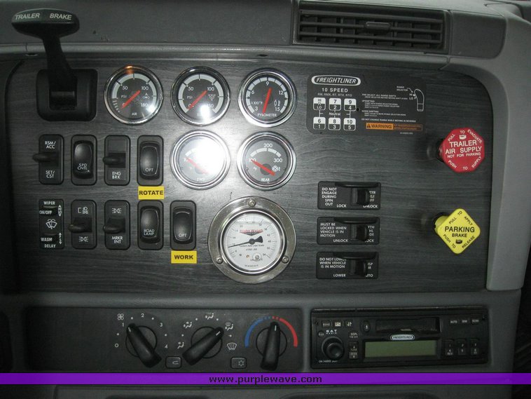 image for item 6846 2006 Freightliner Columbia semi truck