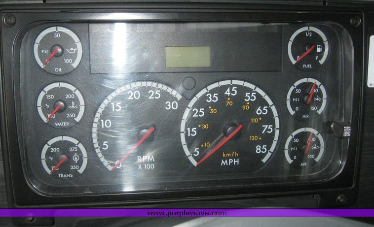 image for item 6846 2006 Freightliner Columbia semi truck