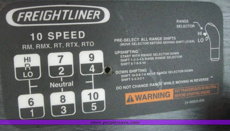 image for item 6846 2006 Freightliner Columbia semi truck